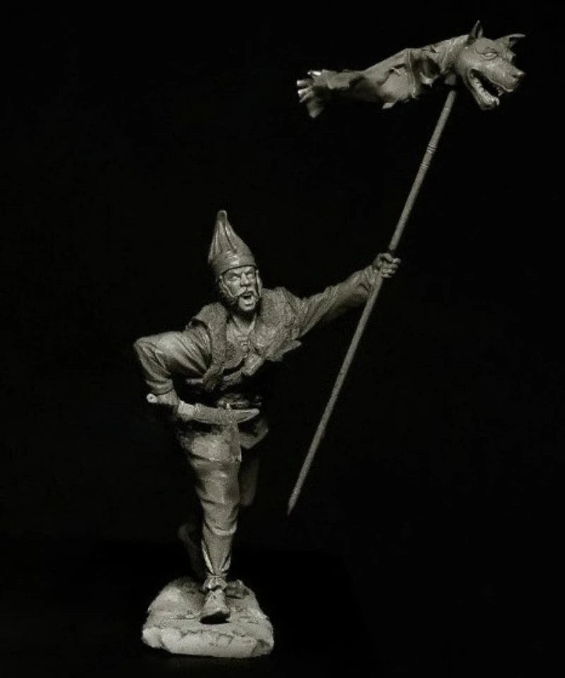 1/24 Ancient Roman Dacian Draconarius, Resin Model Figure Kit, Unassembled and Unpainted