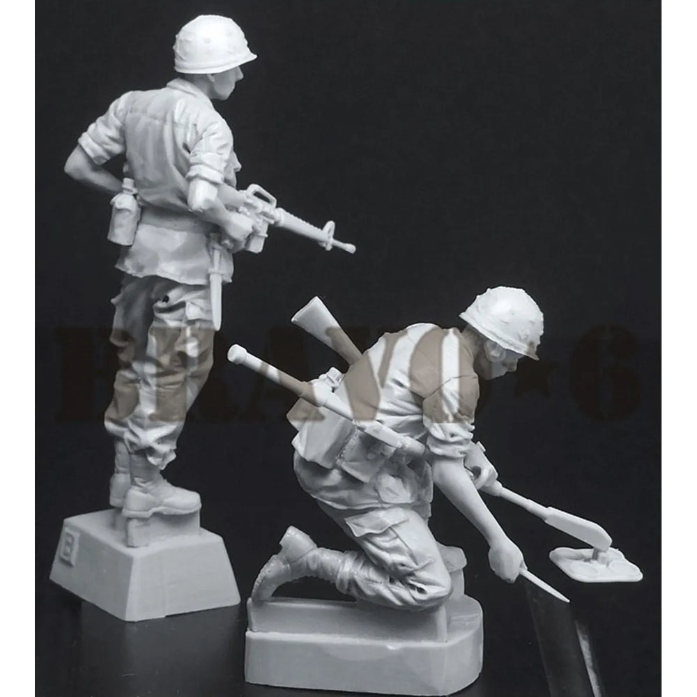 1/35 WWII US Mine Detector Team, 3 Figures, Resin Model Figure Kit, Unassembled and Unpainted