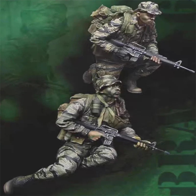 1/35 Modern Combat Soldiers Providing Cover, 2 Figures, Resin Model Figure Kit, Unassembled and Unpainted
