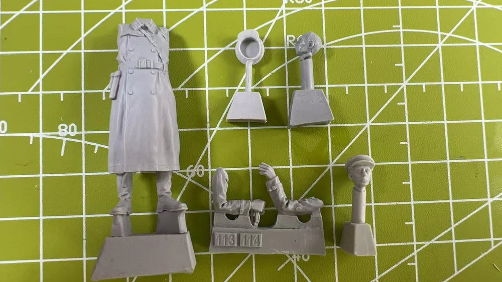 1/35 Cold War Soviet Commander, Resin Model Figure Kit, Unassembled and Unpainted