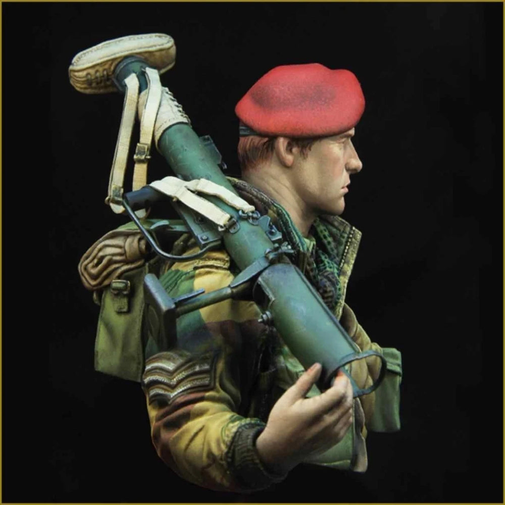 1/10 WWII British Paratrooper with Mortar Launcher, Resin Model Bust Kit, Unassembled and Unpainted