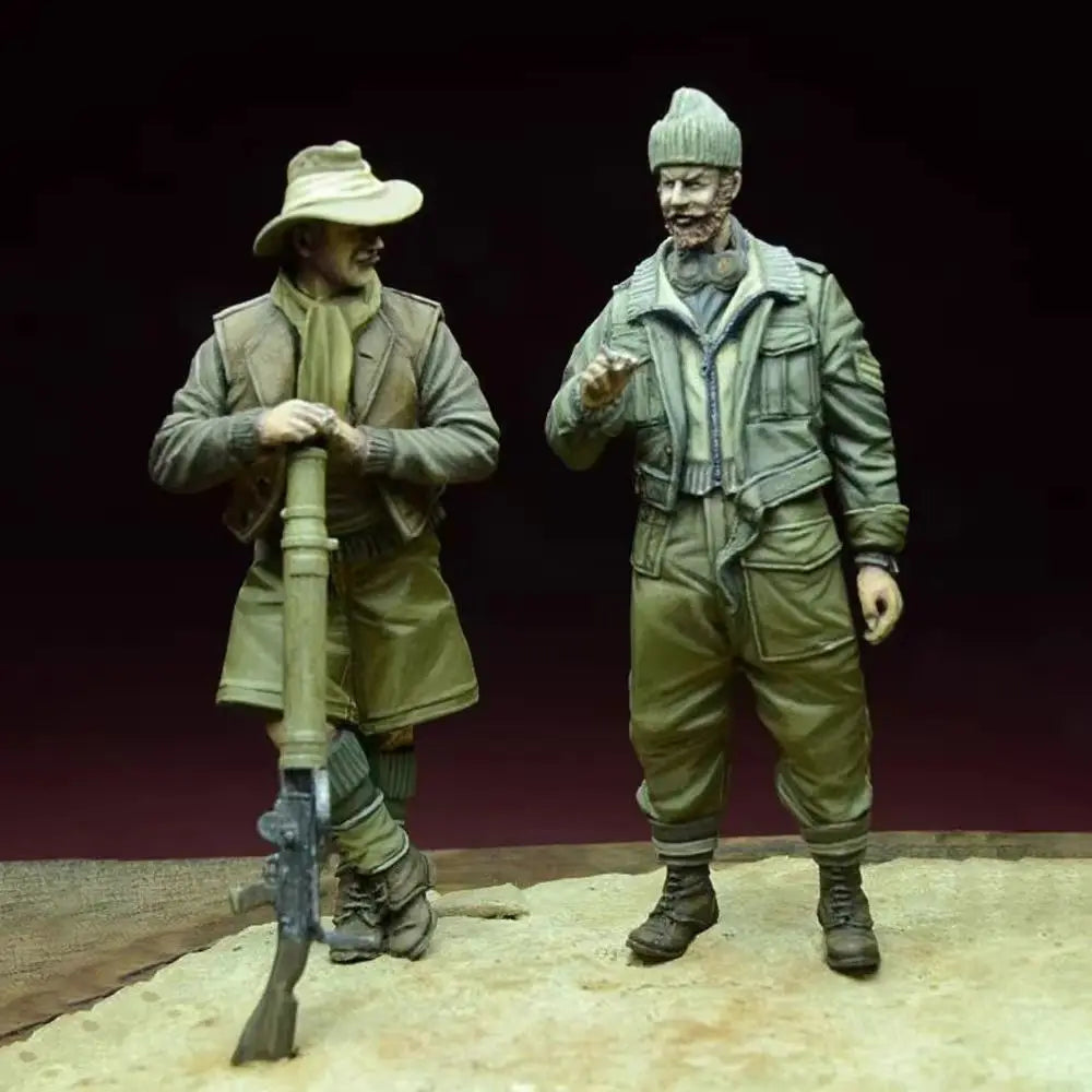 1/35 WWII Soldiers in Field Uniform, 2 Figures, Resin Model Figure Kit, Unassembled and Unpainted