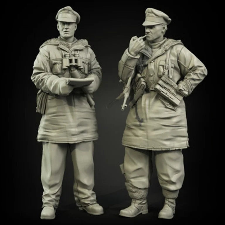1/35 WWII Soviet Officer with Map and Rifleman, 2 Figures, Resin Model Figure Kit, Unassembled and Unpainted