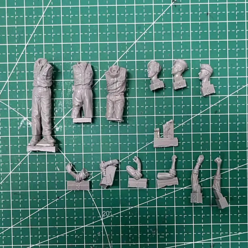 1/35 WWII Afrika Korps Panzer Crew, 3 Figures, Resin Model Figure Kit, Unassembled and Unpainted