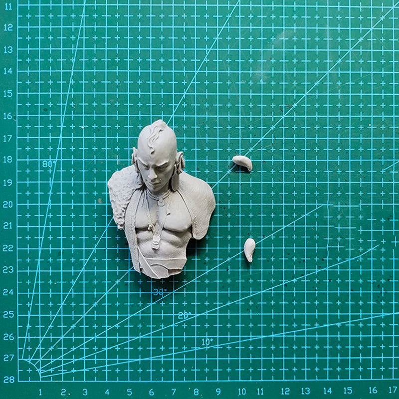 1/10 Alien Warrior with Ridged Head and Armor, Resin Model Bust Kit, Fantasy Theme, Unassembled and Unpainted