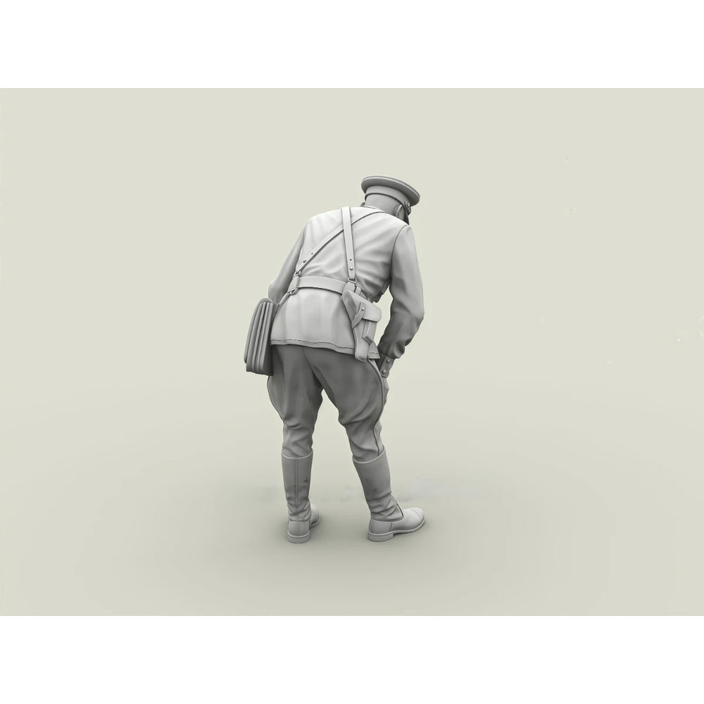 1/35 Cold War Soviet Tank Officer, Resin Model Figure Kit, Unassembled and Unpainted
