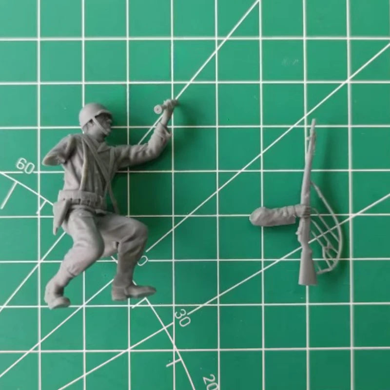 1/35 WWII US Infantryman Charging with Bayonet, Resin Model Figure Kit, Unassembled and Unpainted