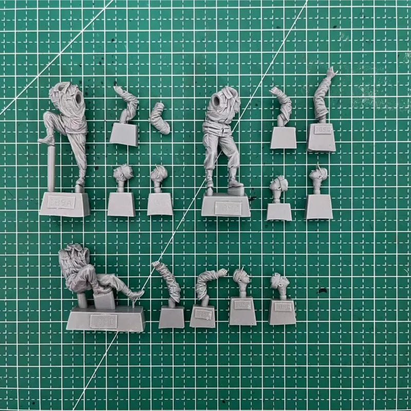 1/35 Cold War Soviet Maintenance Squad, 3 Figures, Resin Model Figure Kit, Unassembled and Unpainted