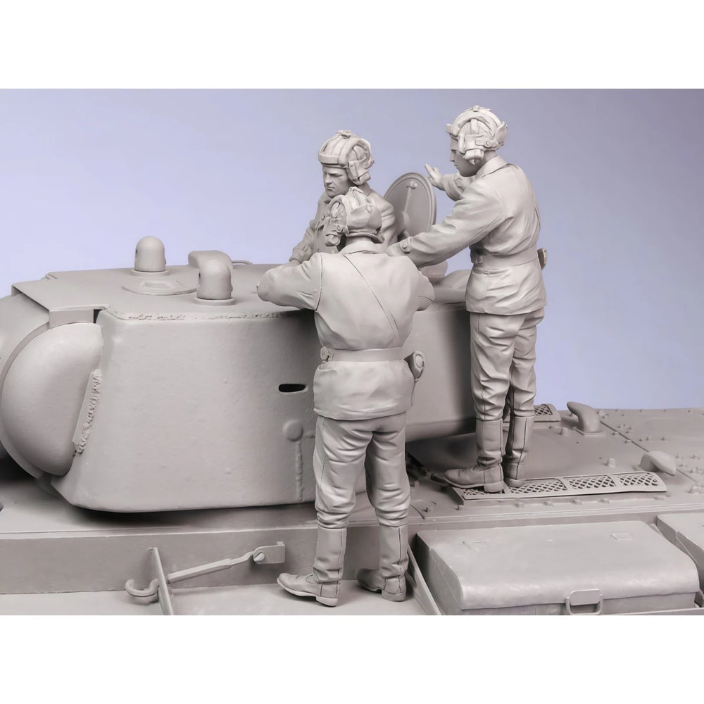 1/35 WWII Soviet Tank Crew at Turret Hatch, 3 Figures, Resin Model Figure Kit, Unassembled and Unpainted