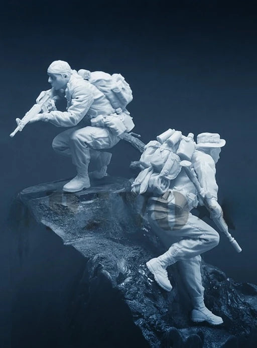1/35 Modern Tactical Soldiers in Assault Positions, 3 Figures, Resin Model Figure Kit, Unassembled and Unpainted