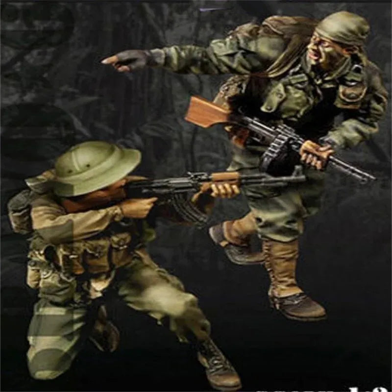 1/35 Modern British Infantryman Digging with NCO Directing, 2 Figures, Resin Model Figure Kit, Unassembled and Unpainted