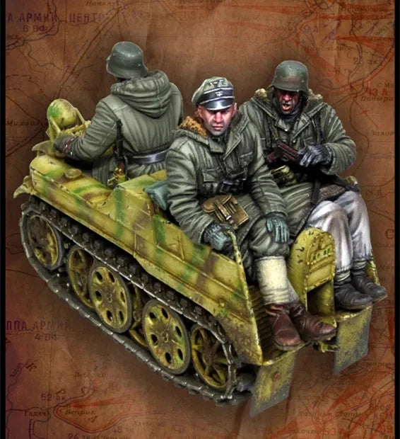 1/35 WWII German Soldiers with APC, 5 Figures, Resin Model Figure Kit, Unassembled and Unpainted