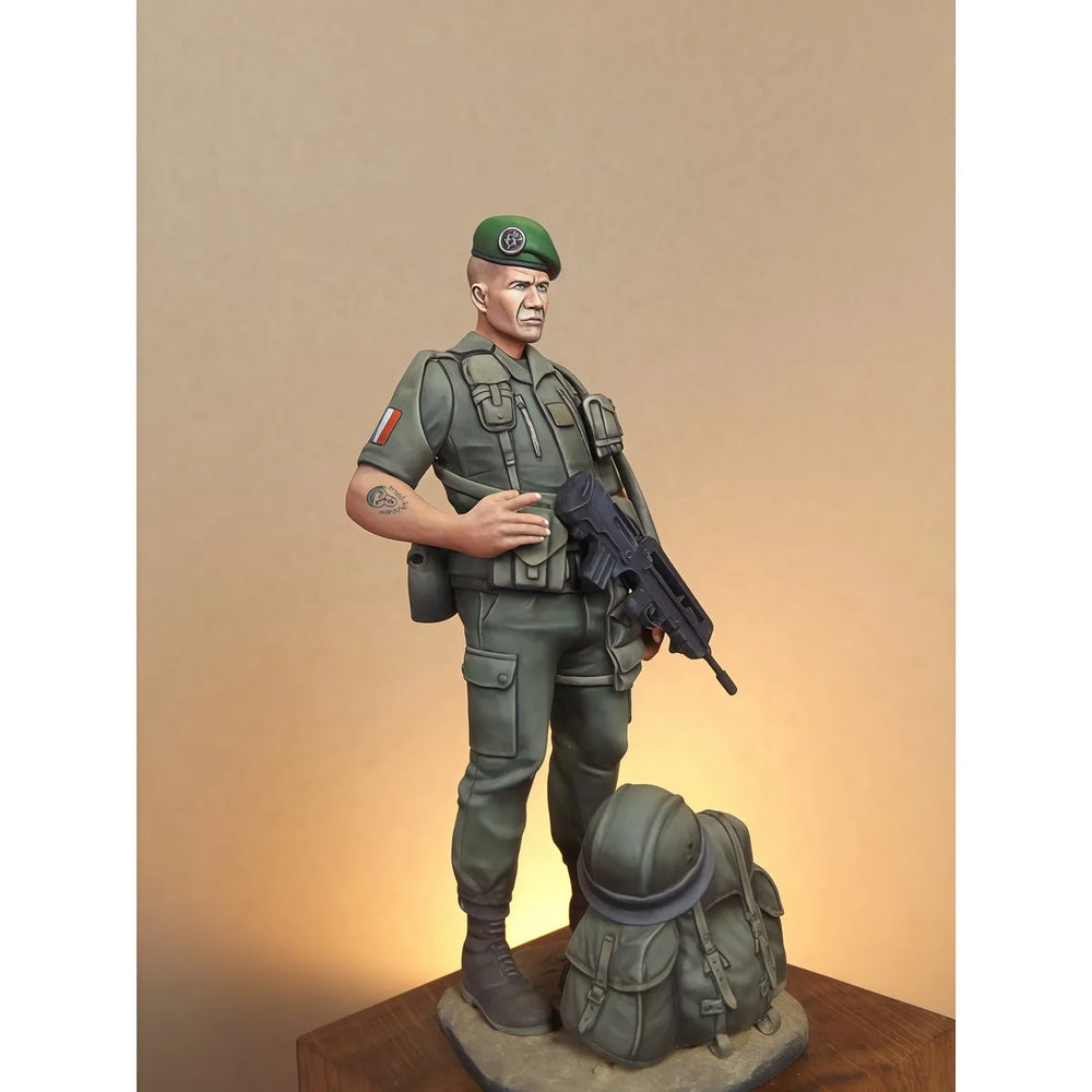 1/24 Modern Military Operator, Resin Model Figure Kit, Unassembled and Unpainted