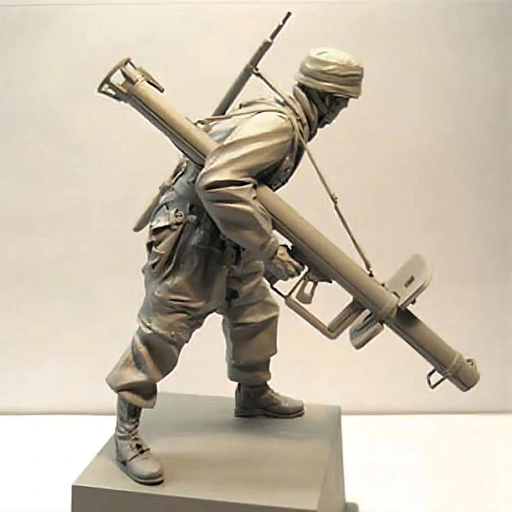 1/16 WWI British Infantry with Pith Helmet and Anti-Tank Rifle, Resin Model Figure Kit, Unassembled and Unpainted