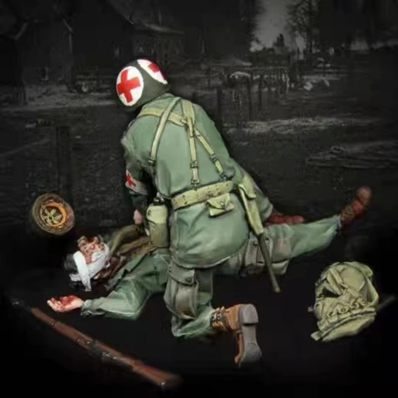 1/35 WWII Combat Medic, Resin Model Figure Kit, Unassembled and Unpainted