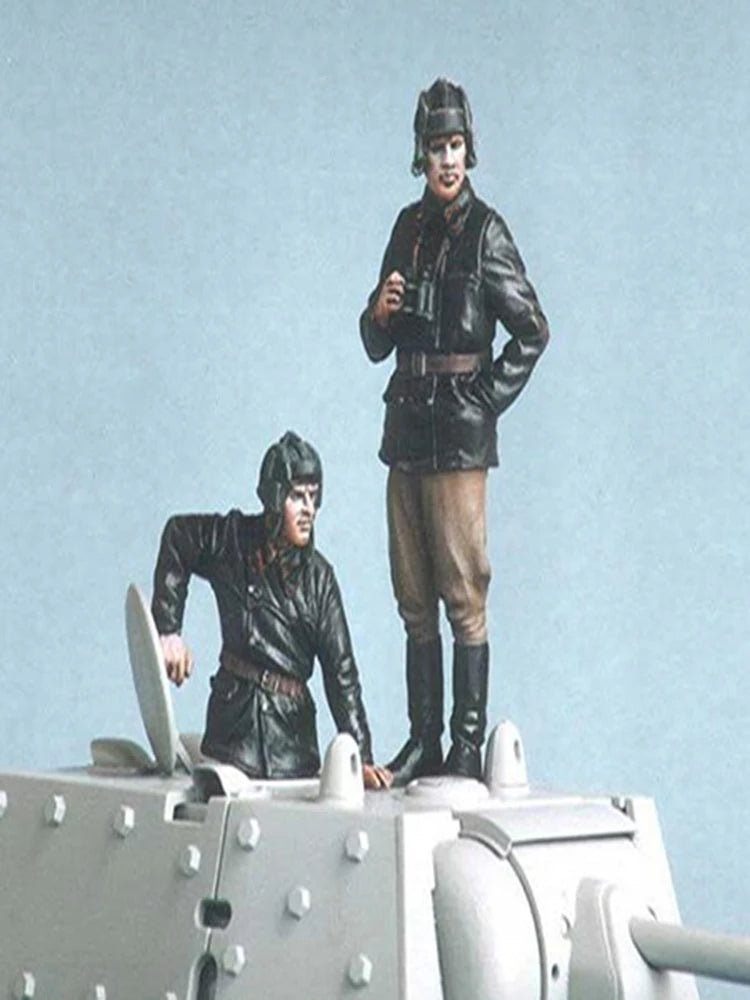 1/35 WWII German Tank Crew, 2 Figures, Resin Model Figure Kit, Unassembled and Unpainted