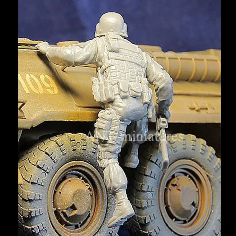 1/35 Modern FSB Special Forces Officer, Resin Model Figure Kit, Unassembled and Unpainted
