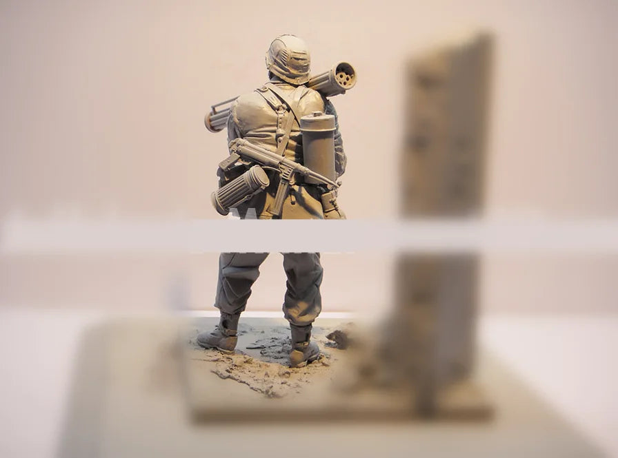 1/16 WWII German Soldier with Panzerfaust, Resin Model Figure Kit, Unassembled and Unpainted