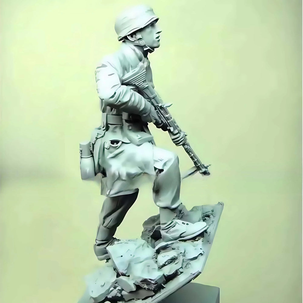 1/16 WWII German Infantry Advancing with Rifle, Resin Model Figure Kit, Unassembled and Unpainted