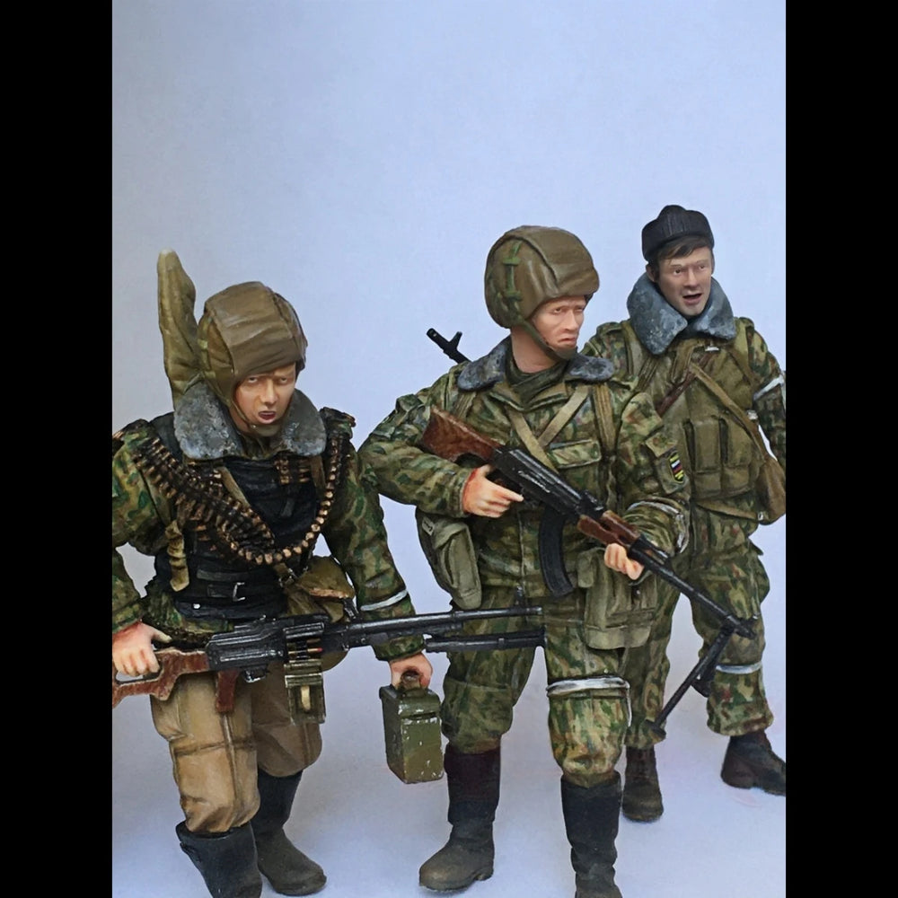 1/35 Modern Russian Infantry with Ammunition Bandolier, 3 Figures, Resin Model Figure Kit, Unassembled and Unpainted