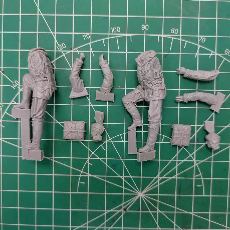 1/32 WWII German Paratroopers in Combat, 2 Figures, Resin Model Figure Kit, Unassembled and Unpainted
