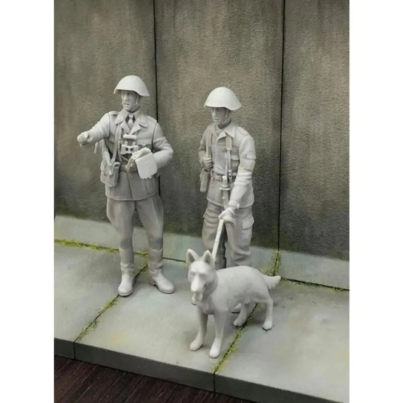 1/35 WWI German Officers with Dog, 3 Figures, Resin Model Figure Kit, Unassembled and Unpainted