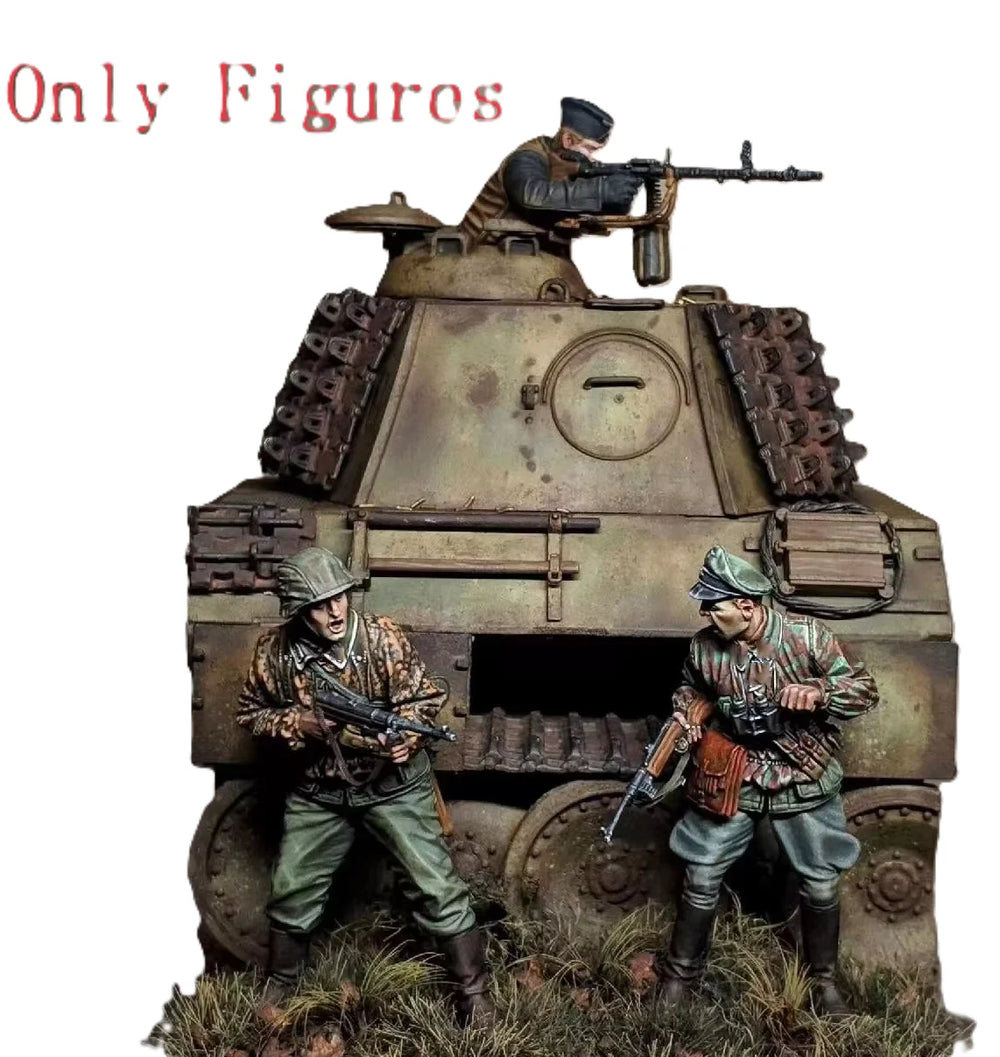 1/35 WWII German Tank Crew in Combat, 2 Figures, Resin Model Figure Kit, Unassembled and Unpainted