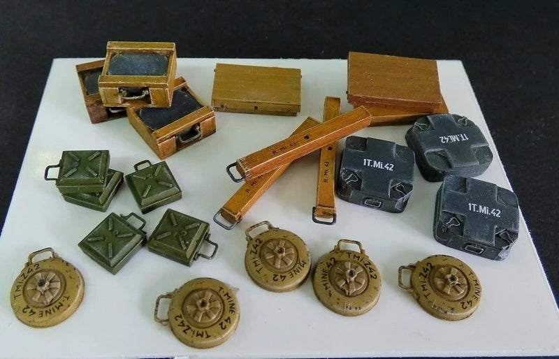 1/35 WWII Antitank Mines, Resin Model Terrain Kit, Unpainted