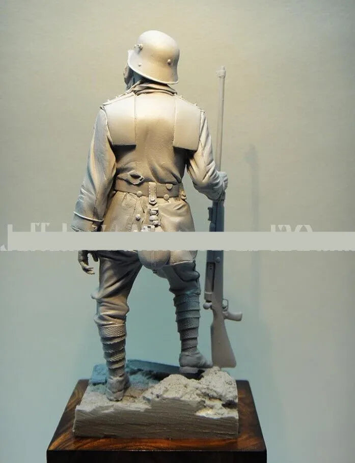 1/16 WWI German Soldier with Rifle, Resin Model Figure Kit, Unassembled and Unpainted
