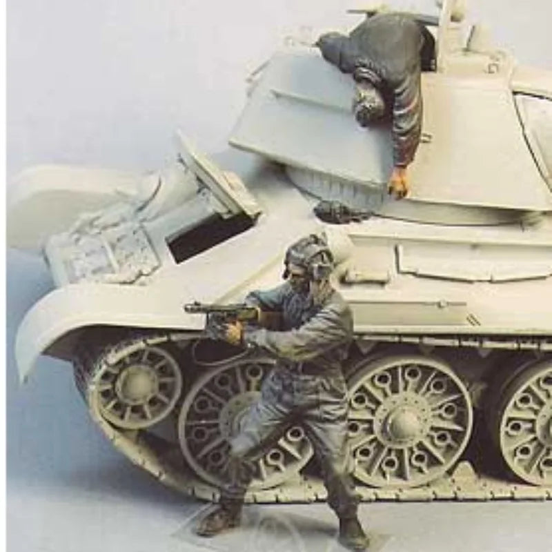 1/35 WWII German Tank Crew in Combat Positions, 2 Figures, Resin Model Figure Kit, Unassembled and Unpainted