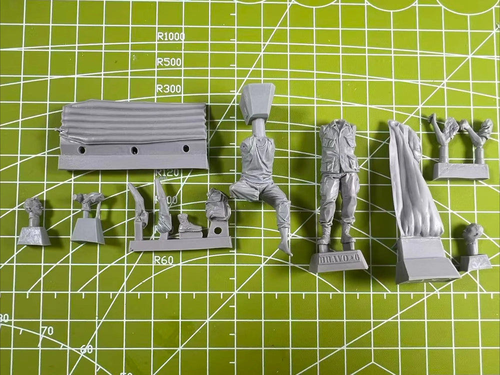1/35 WWII German Infantry Combat Squad, 2 Figures, Resin Model Figure Kit, Unassembled and Unpainted