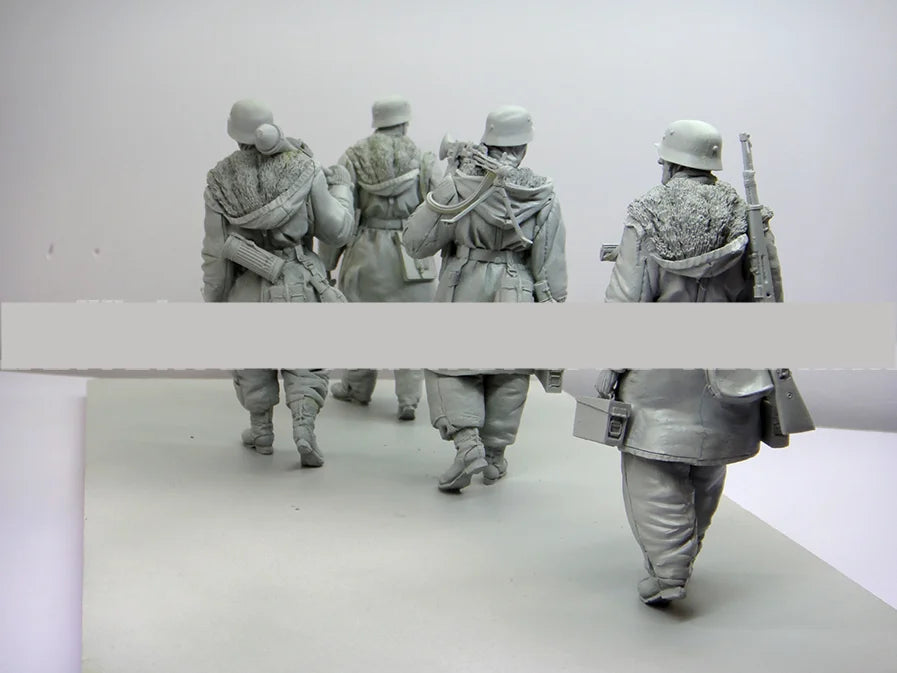 1/16 WWII German Infantry Advancing with Bayonets, 9 Figures, Resin Model Figure Kit, Unassembled and Unpainted