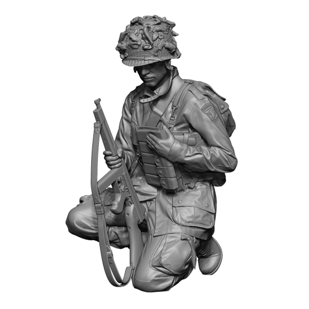 1/35 Modern US Infantry in Combat Ready Crouch, 2 Figures, Resin Model Figure Kit, Unassembled and Unpainted