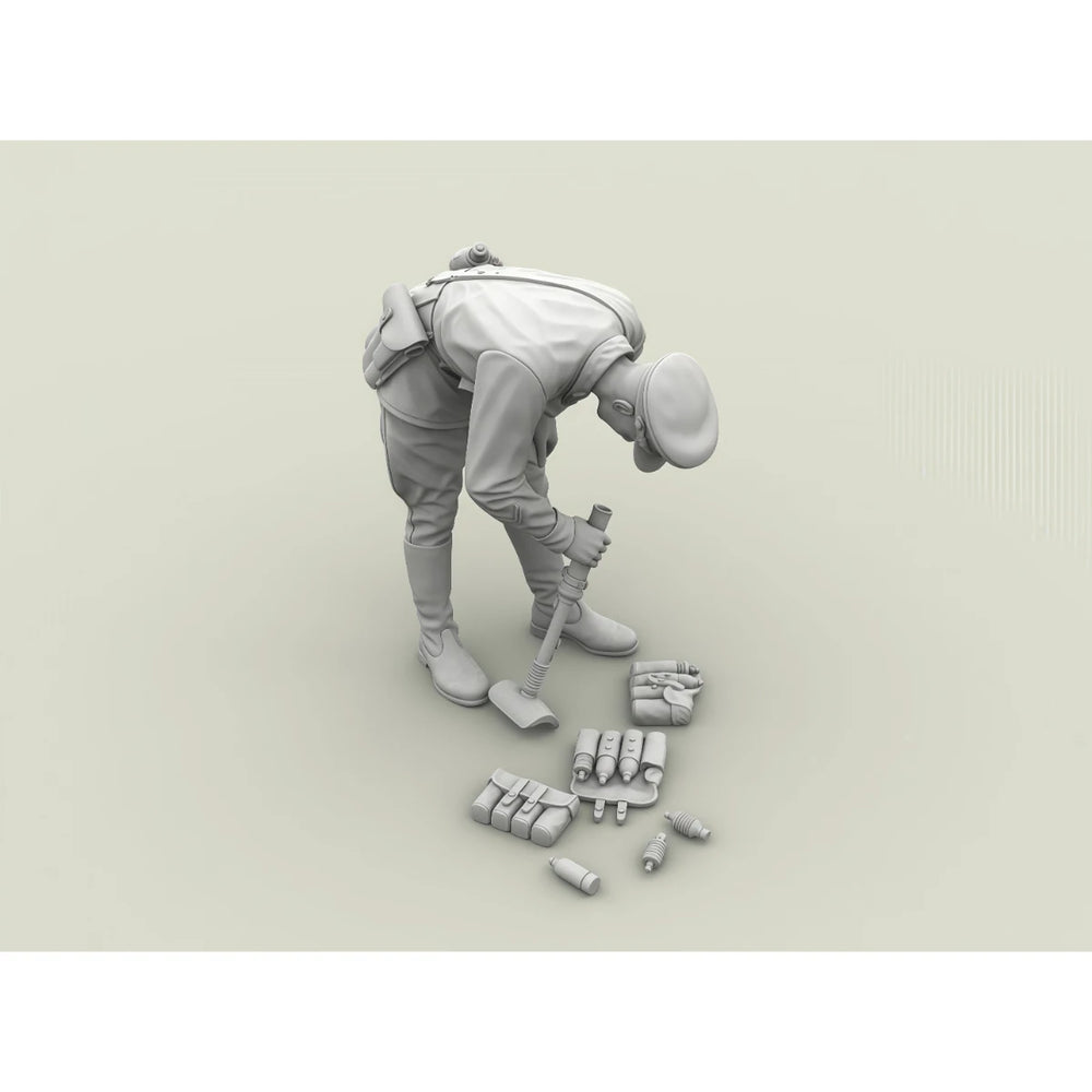 1/35 WWII Soviet Red Army Soldier with Mortar, Resin Model Figure Kit, Unassembled and Unpainted