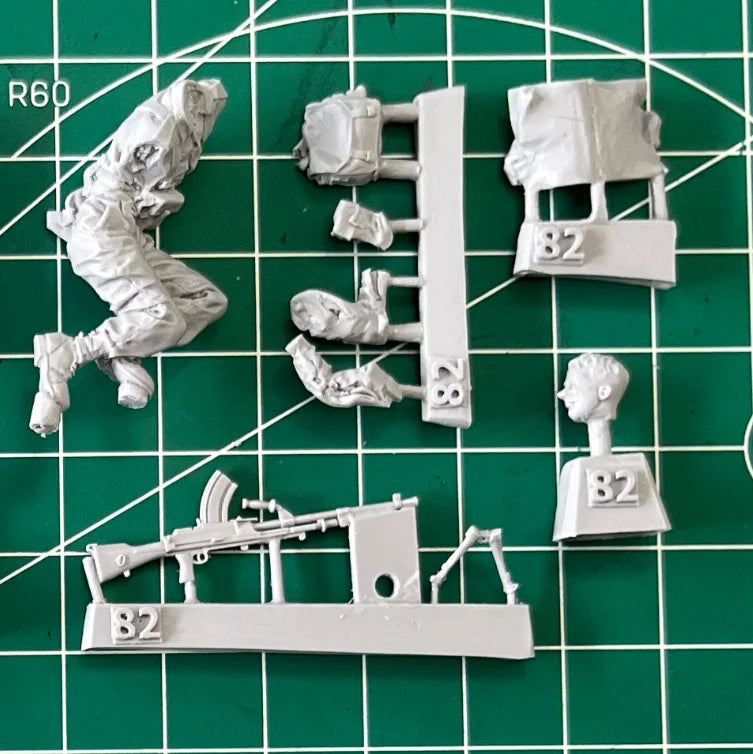 1/35 WWII British Infantry Attacking, 3 Figures, Resin Model Figure Kit, Unassembled and Unpainted