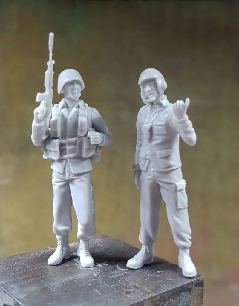 1/35 Modern Tactical Infantry with Rifles, 2 Figures, Resin Model Figure Kit, Unassembled and Unpainted