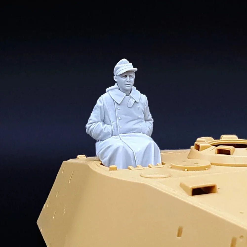 1/35 WWII German Seated Soldier, Resin Model Figure Kit, Unassembled and Unpainted