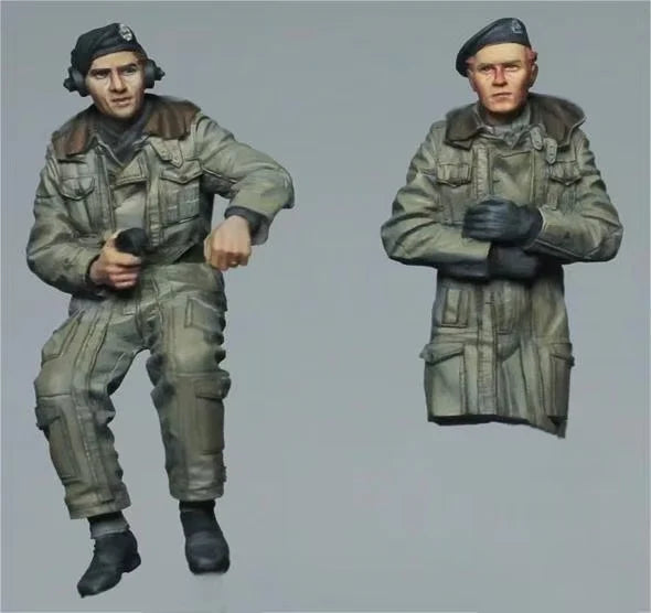 1/35 WWII German Soldiers in Field Uniform, 2 Figures, Resin Model Figure Kit, Unassembled and Unpainted