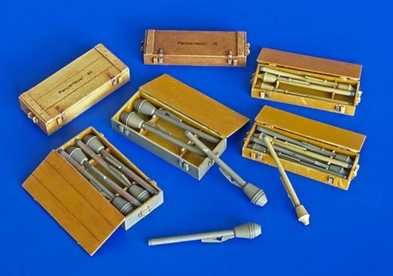 1/35 WWII German Panzerfaust Anti-Tank Weapon Scene, Resin Model Diorama Kit, Unassembled and Unpainted
