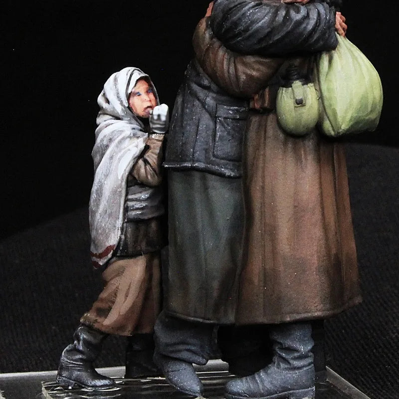 1/35 WWII Soviet Mother & Soldier Reunion, 3 Figures, Resin Model Figure Kit, Unassembled and Unpainted