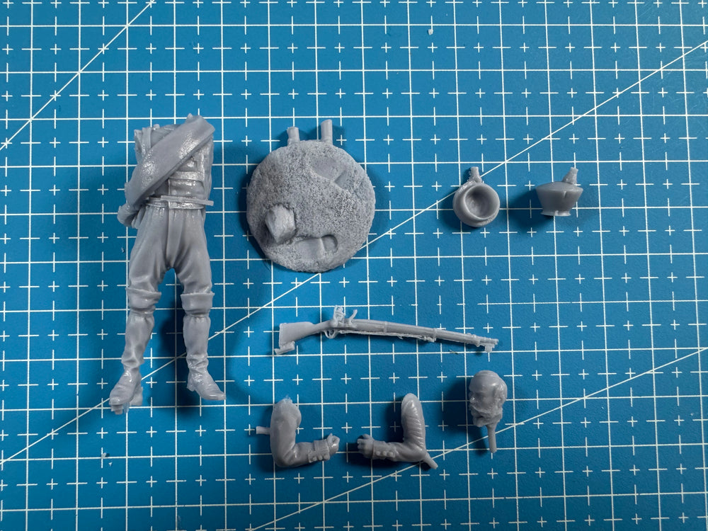 1/35 Modern Infantry Soldier in Tactical Stance, Resin Model Figure Kit, Unassembled and Unpainted