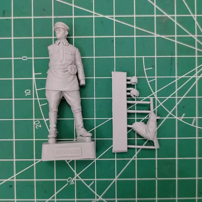 1/35 WWII Soviet, Resin Model Figure Kit, Unassembled and Unpainted