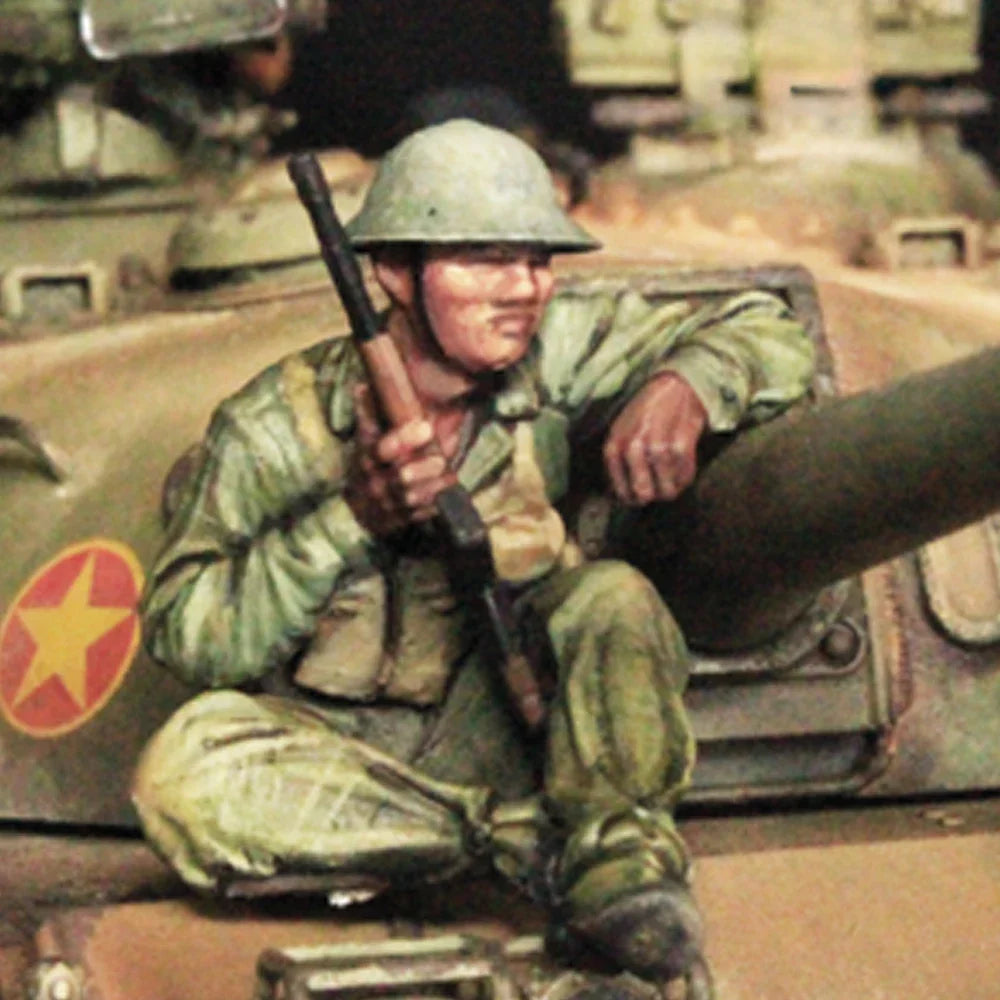 1/35 Vietnam War NVA Tank Rider at Rest, Resin Model Figure Kit, Unassembled and Unpainted