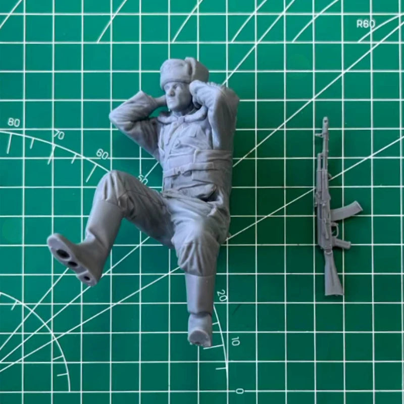 1/16 Modern Russian Mortar Crew Assistant, Resin Model Figure Kit, Unassembled and Unpainted