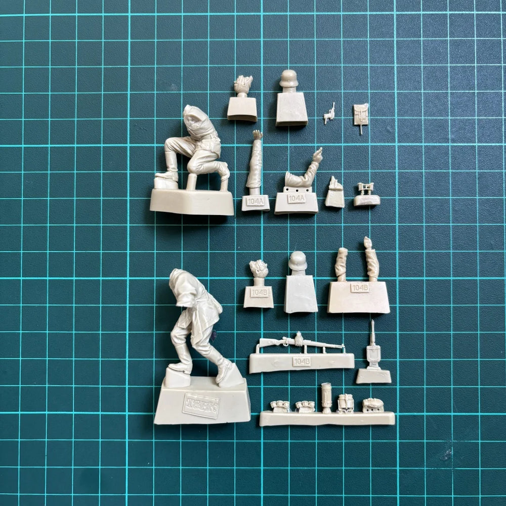 1/35 WWII German Infantry & Officers, 7 Figures, Resin Model Figure Kit, Unassembled and Unpainted
