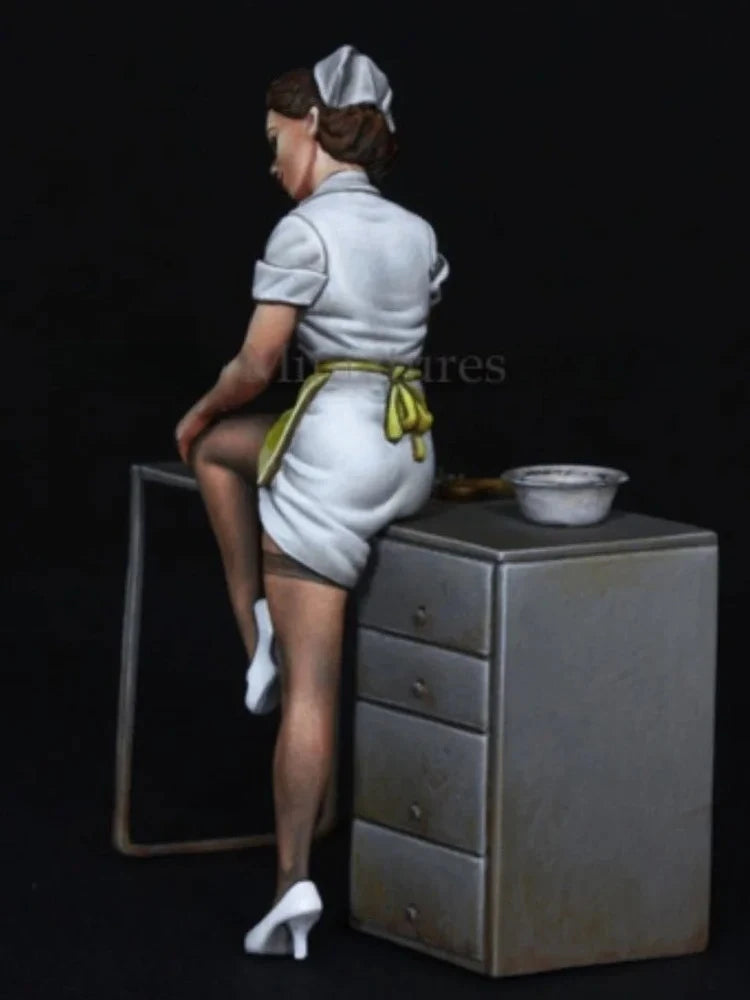 1/35 Modern Nurse, Resin Model Figure Kit, Unassembled and Unpainted