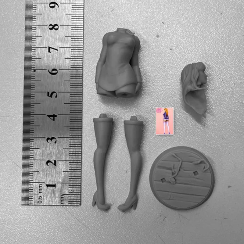 1/24 Adventure Girl, Resin Model Figure Kit, Fantasy Theme, Unassembled and Unpainted