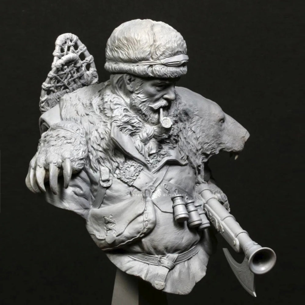 1/10 Ancient Winged Norse Warrior with Braided Beard and Horn, Resin Model Bust Kit, Unassembled and Unpainted
