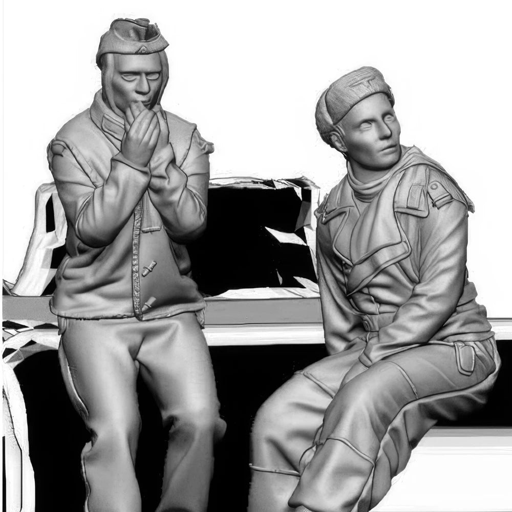 1/35 WWII Soldiers in Winter Uniforms, 2 Figures, Resin Model Figure Kit, Unassembled and Unpainted