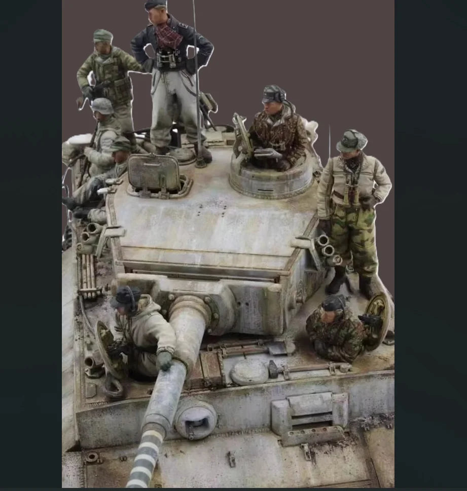 1/35 WWII German Panzer Crew with Commander and Observer, 8 Figures, Resin Model Figure Kit, Unassembled and Unpainted